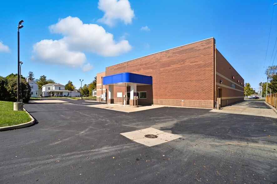 More Photos Of 525 N Main St, Ada General Retail For Lease