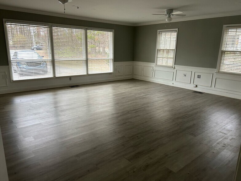 More Photos Of 4455 State Bridge Way, Alpharetta Office Residential For Lease