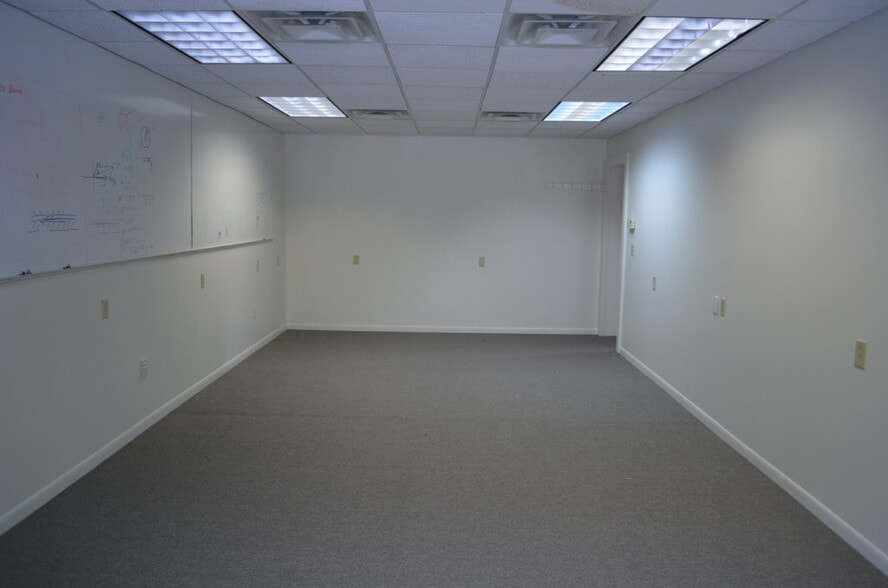 More Photos Of 141 Columbus Rd, Athens Office For Lease