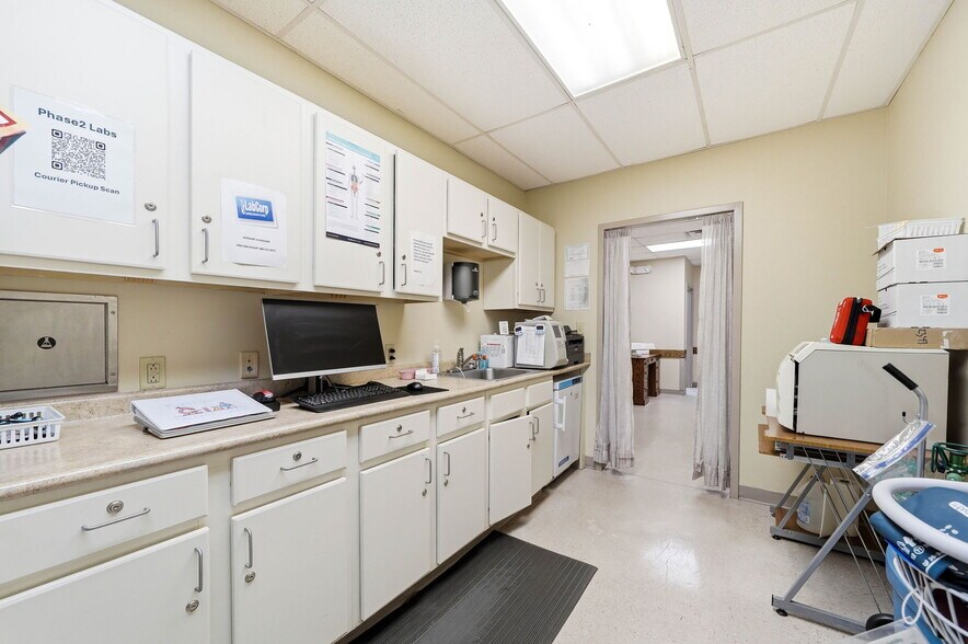 More Photos Of 329 Wesley St, Johnson City Medical For Sale