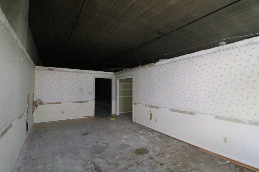 More Photos Of 305 8th St, Augusta Freestanding For Sale