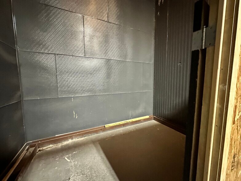 More Photos Of 4865 Arthur Kill Rd, Staten Island Warehouse For Lease