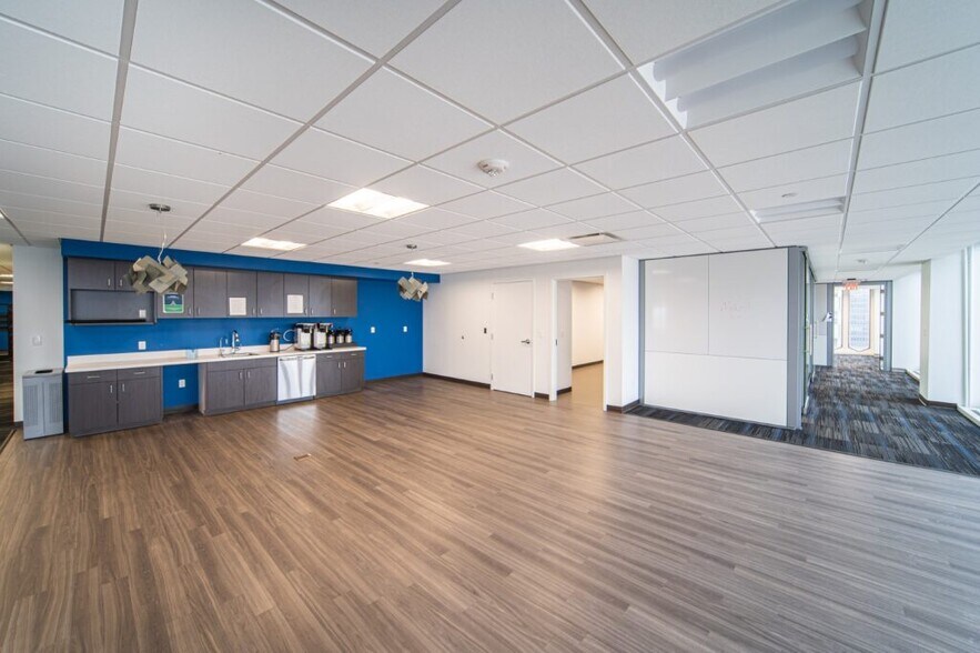 More Photos Of 1 Woodward Ave, Detroit Office For Lease