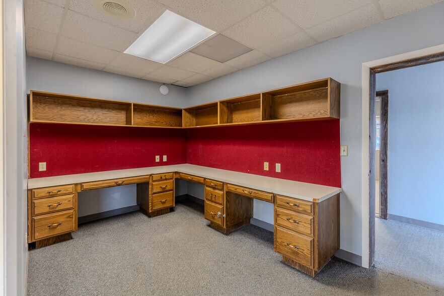 More Photos Of 4303 Memorial Hwy, Mandan Movie Radio TVStudio For Lease