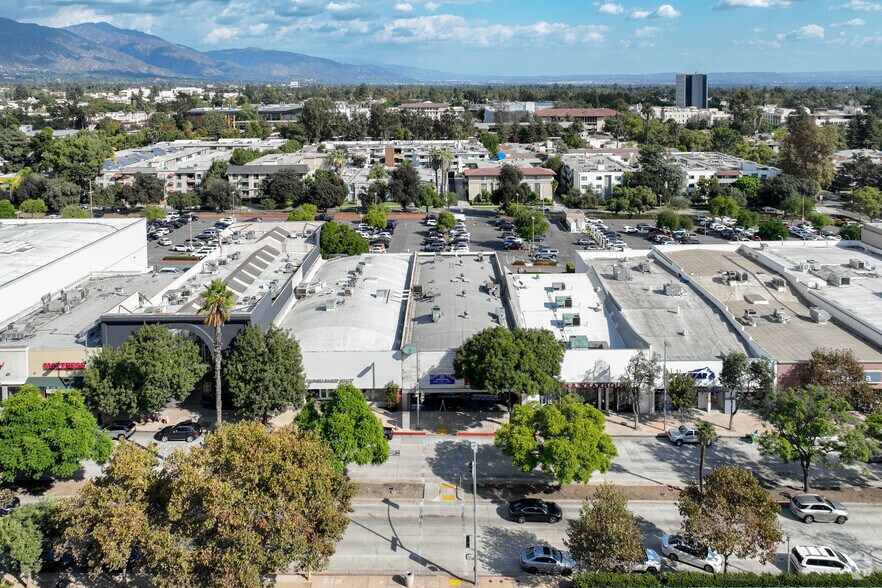 More Photos Of 396-400 S Lake Ave, Pasadena Storefront For Lease