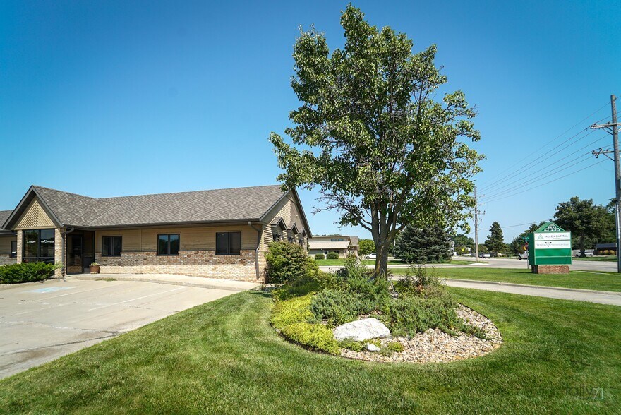 More Photos Of 3032 W Stolley Park Rd, Grand Island Office For Lease