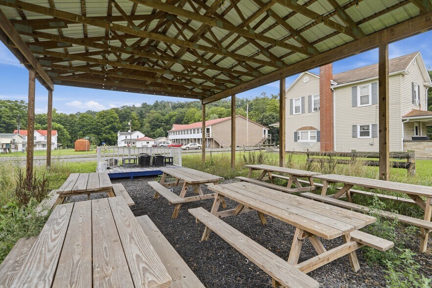 More Photos Of 14811 Broadway Ave, Frostburg Bar For Sale