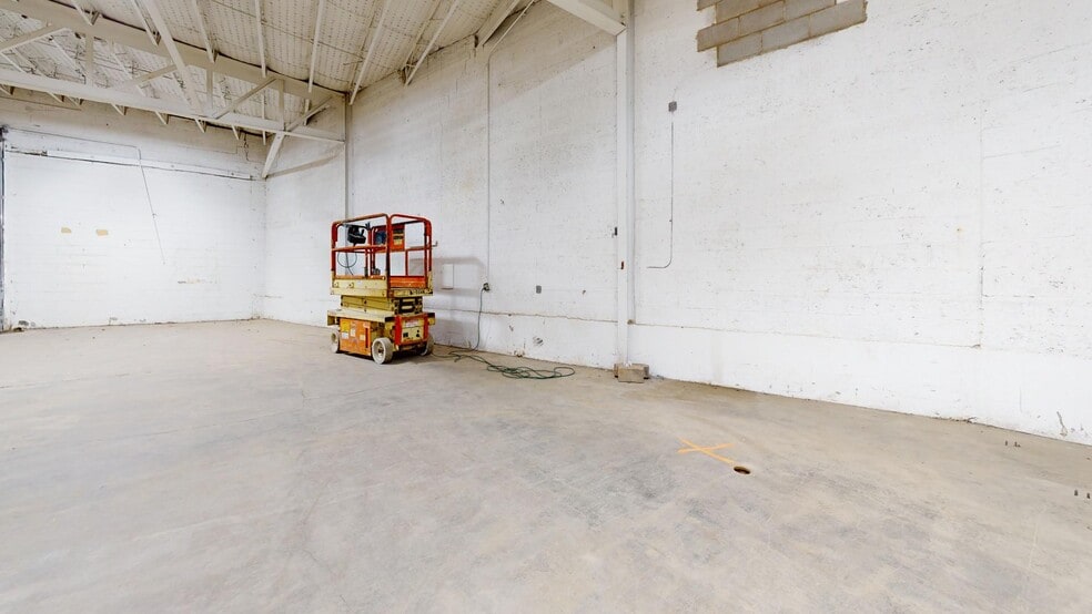 More Photos Of 1650 Cass St, Fort Wayne Warehouse For Lease