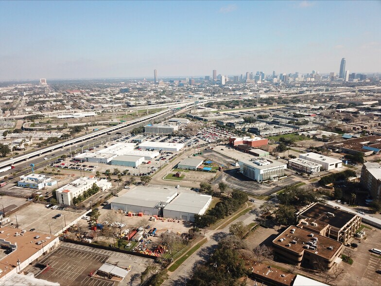 More Photos Of 6080 Hooton St, Houston Warehouse For Lease