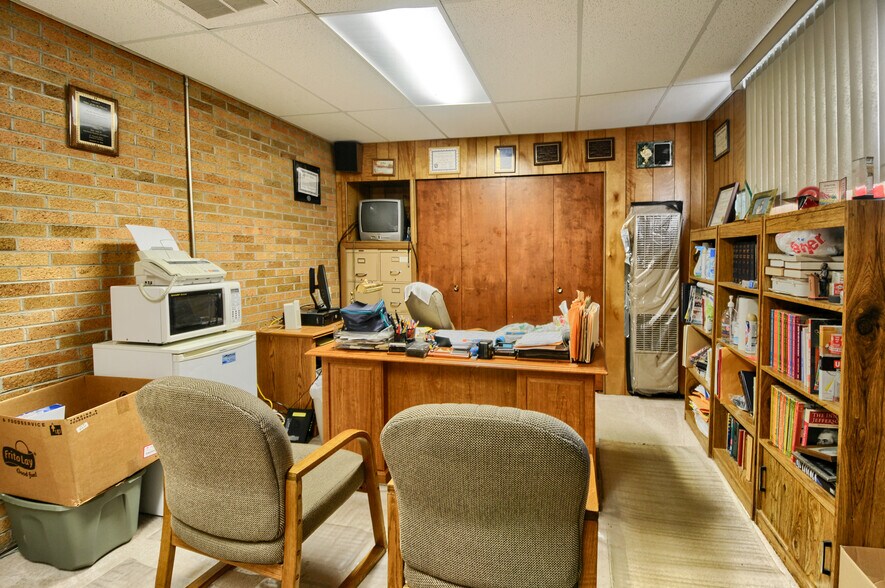 More Photos Of 3306 Lippincott Blvd, Burton Specialty For Sale