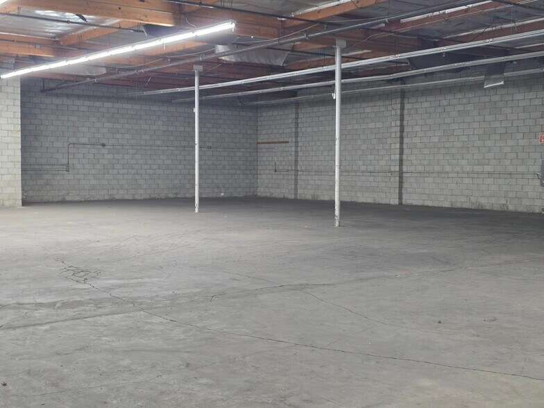 More Photos Of 341 W 31st St, Los Angeles Warehouse For Sale