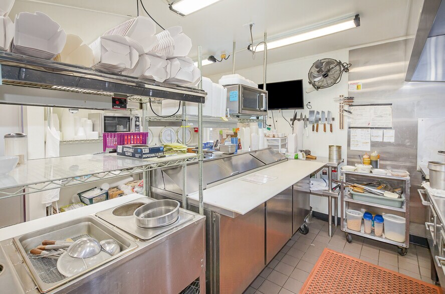 More Photos Of 9743 N Greenville Rd, Lakeview Restaurant For Sale
