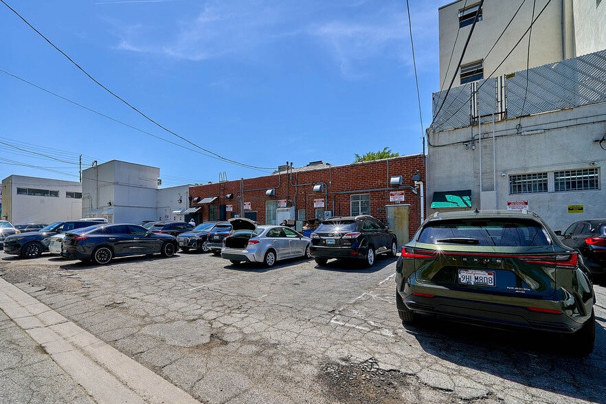 More Photos Of 130-134 S Robertson Blvd, Los Angeles Storefront For Sale