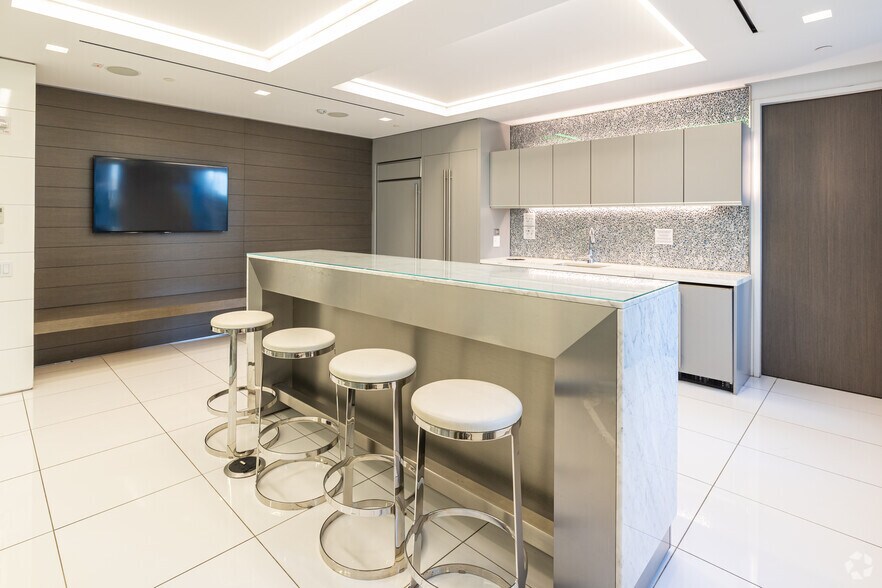 More Photos Of 3 Columbus Cir, New York Coworking Space