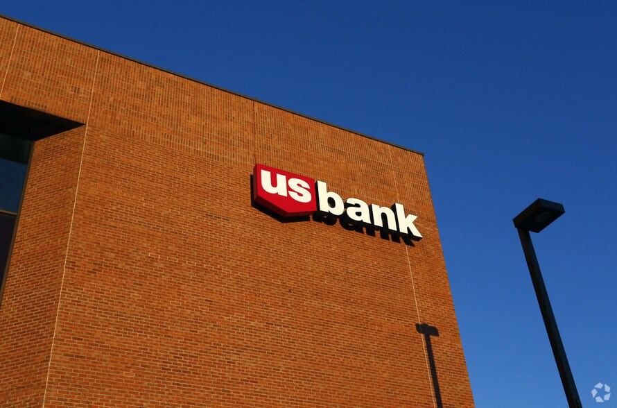 More Photos Of 16 N 9th Ave, Hopkins Office For Sale