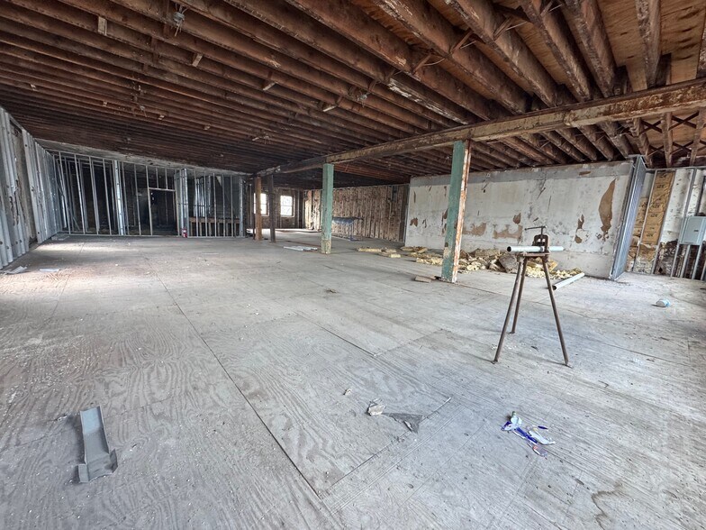 More Photos Of 1027 Beach 20th St, Far Rockaway General Retail For Sale