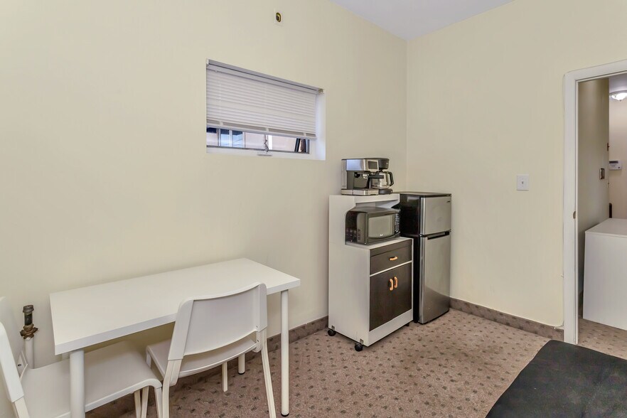 More Photos Of 219 Mineola Blvd, Mineola Office For Lease