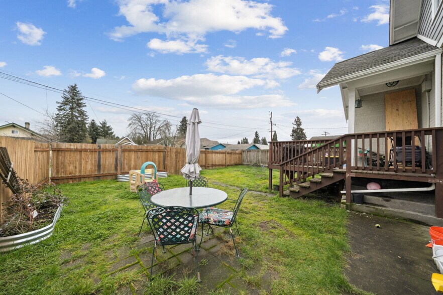 More Photos Of 413 2nd St NE, Puyallup Office For Sale