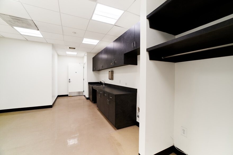 More Photos Of 108 W 3rd St, Long Beach Restaurant For Lease