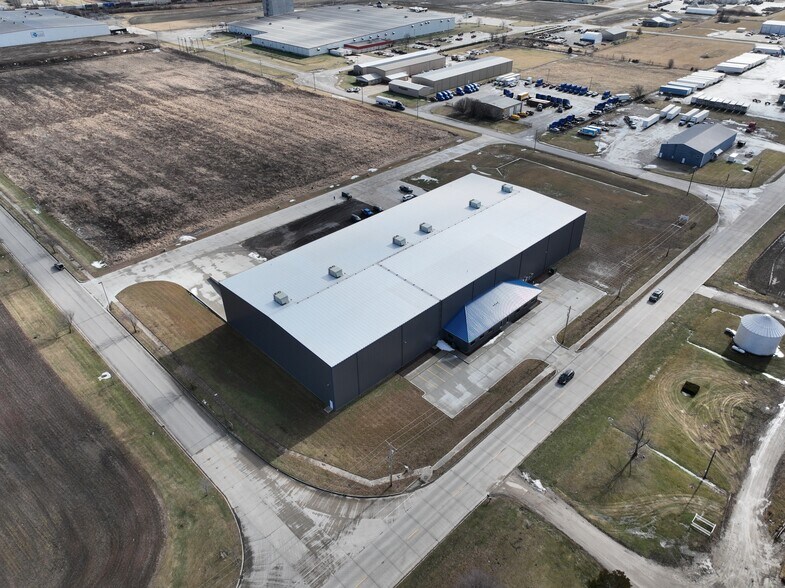 More Photos Of 2300 Raney, Effingham Warehouse For Lease