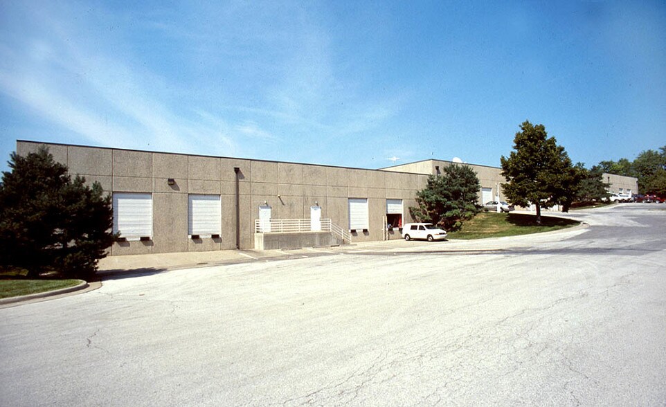 More Photos Of 14631-14651 W 95th St, Lenexa Light Distribution For Lease