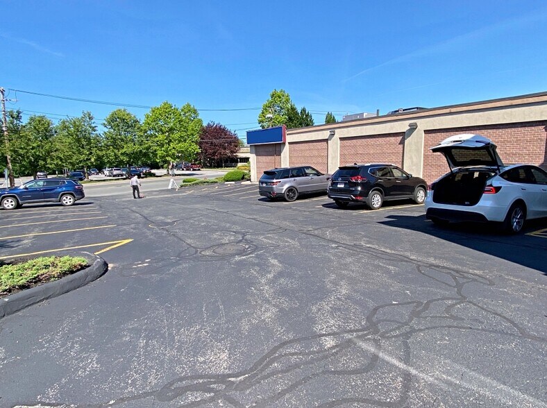 More Photos Of 23 Cambridge St, Burlington Storefront For Lease