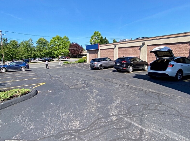 More Photos Of 23 Cambridge St, Burlington Storefront For Lease