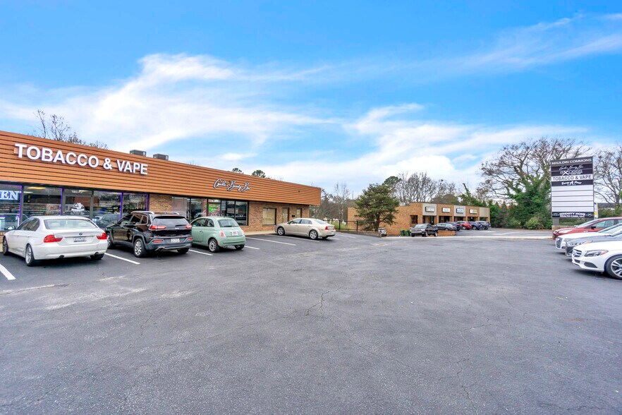More Photos Of 110 E Butler Rd, Mauldin Storefront For Sale