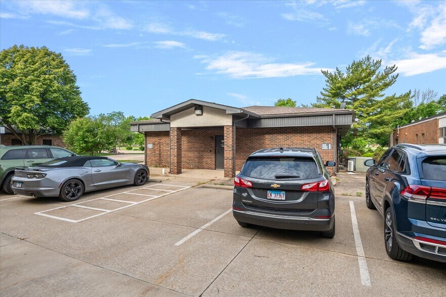 More Photos Of 1124 Centre West Dr, Springfield Office For Lease