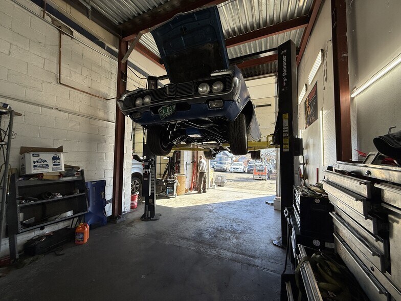 More Photos Of 395 Sheridan Blvd, Lakewood Auto Repair For Sale