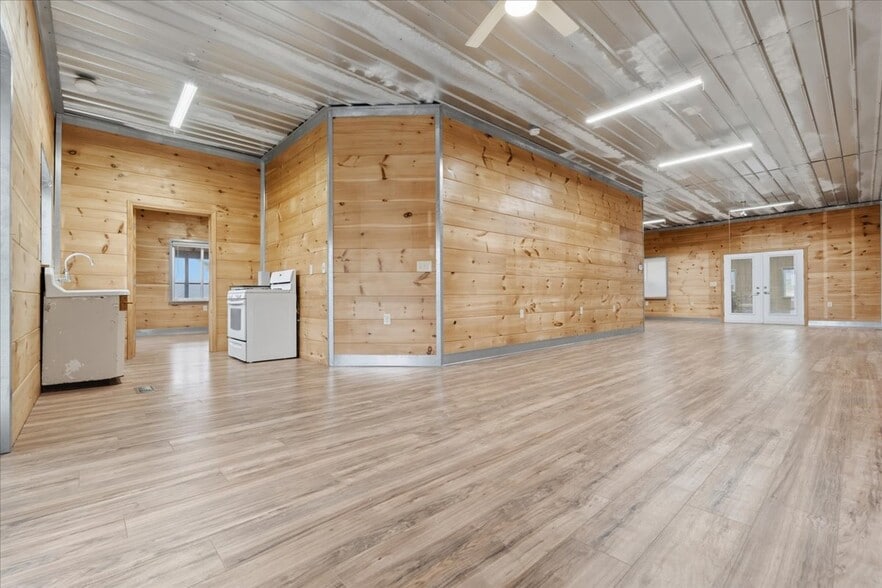 More Photos Of 1515 Washington Blvd, Belpre Manufacturing For Sale