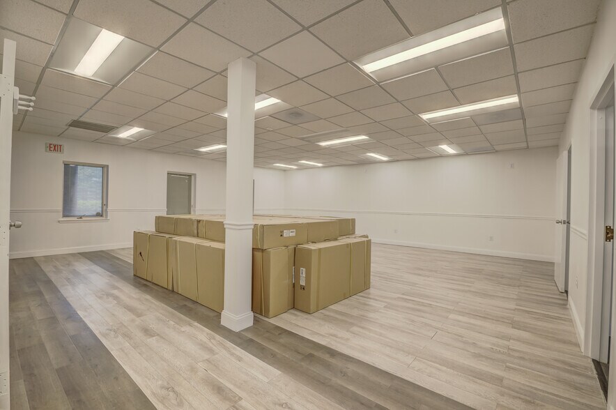 More Photos Of 4609 Pinecrest Office Park Dr, Alexandria Medical For Sale