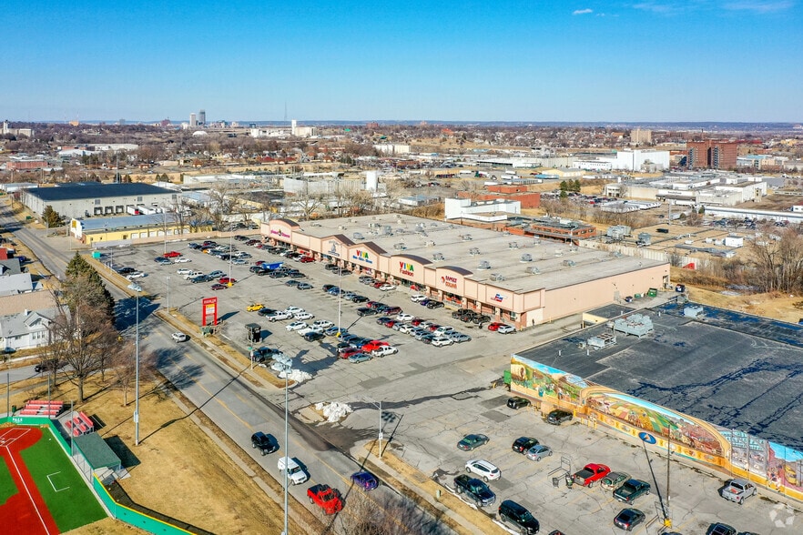 More Photos Of 5101-5125 S 36th St, Omaha Freestanding For Lease