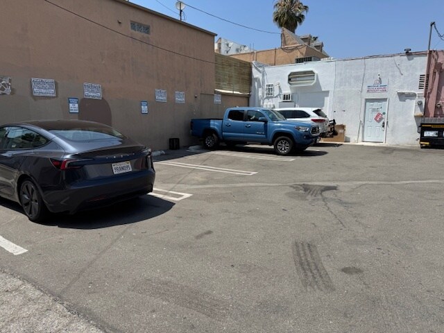 More Photos Of 14426-14430 Ventura Blvd, Sherman Oaks Storefront For Lease