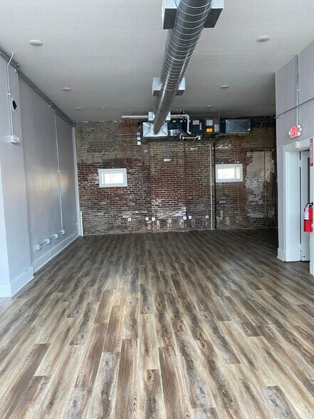 More Photos Of 201 N Wayne St, Piqua Storefront Retail Residential For Lease