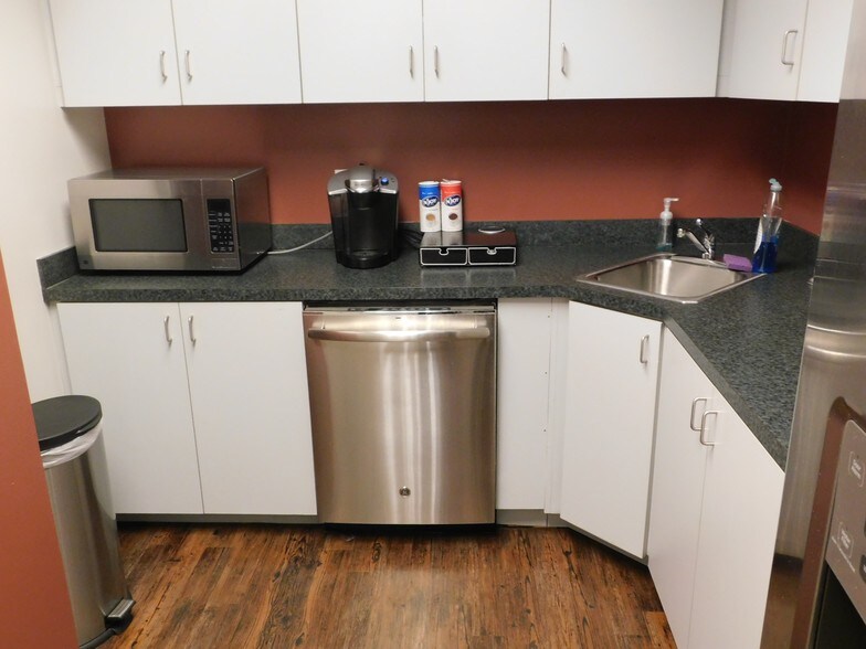 More Photos Of 211 King St, Charleston Office For Lease