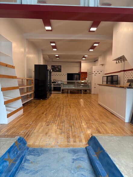 More Photos Of 1835-1841 Rue Ontario E, Montréal Storefront Retail Residential For Lease