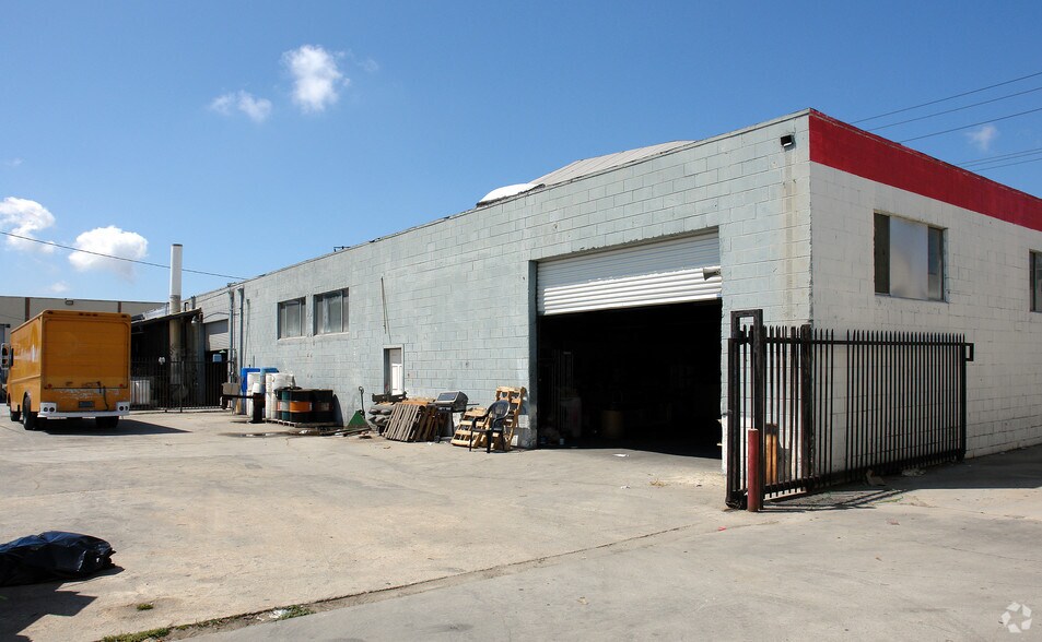More Photos Of 13614-13618 S Western Ave, Gardena Warehouse For Lease