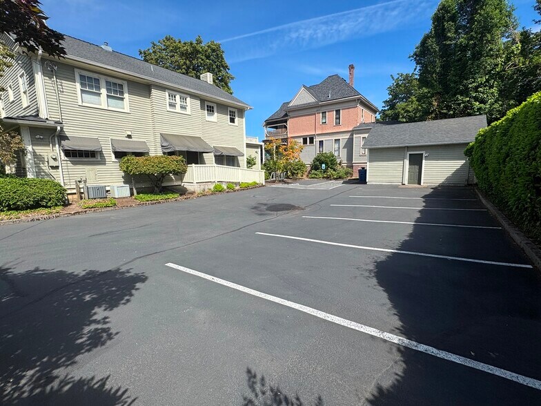 More Photos Of 1320 Chemeketa St NE, Salem Office For Sale