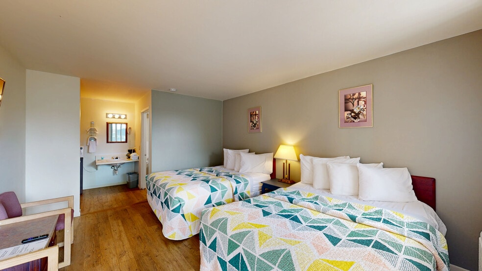 More Photos Of 910 River Rd, Wisconsin Dells Hotel For Sale