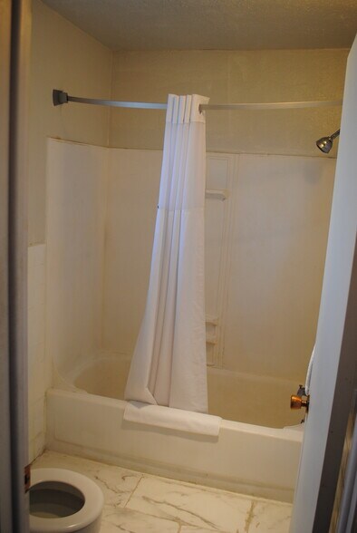 More Photos Of 930 6th St, Wells Hotel For Sale