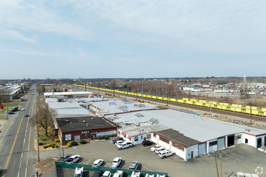 More Photos Of 2424 E State St, Hamilton Warehouse For Lease