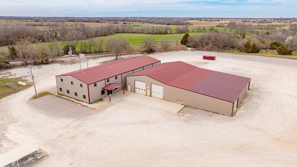 More Photos Of 122 N Hickory, Roff Flex For Sale