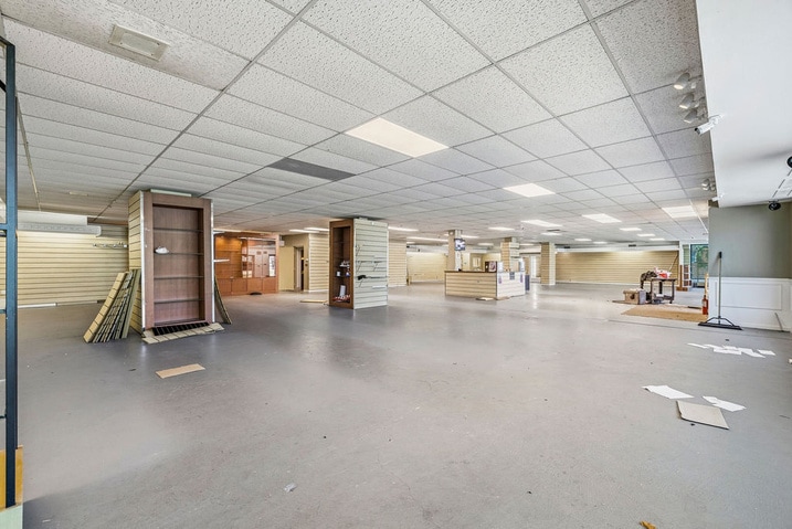 More Photos Of 2718 Elmwood Ave, Tonawanda Storefront Retail Office For Sale