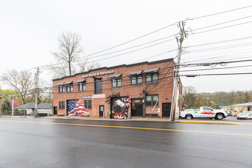 More Photos Of 925 Saw Mill River Rd, Yonkers Manufacturing For Lease