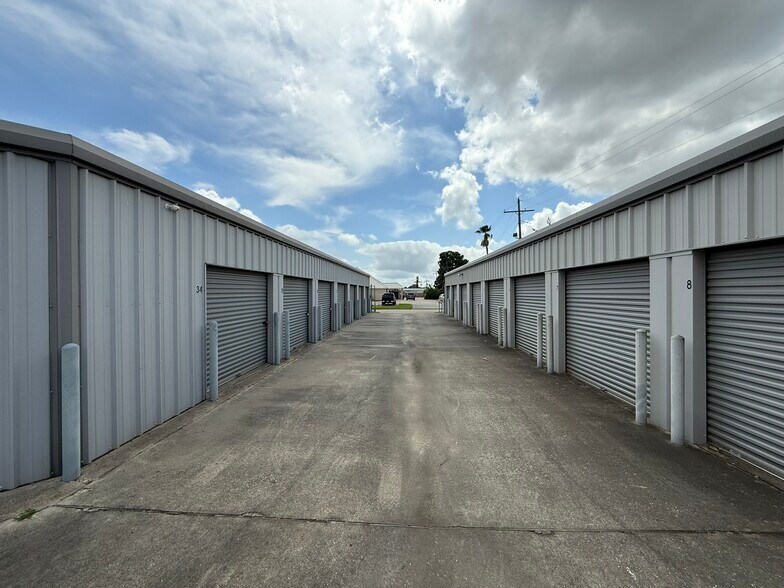 Primary Photo Of 1420 S 21st St, Nederland Specialty For Sale