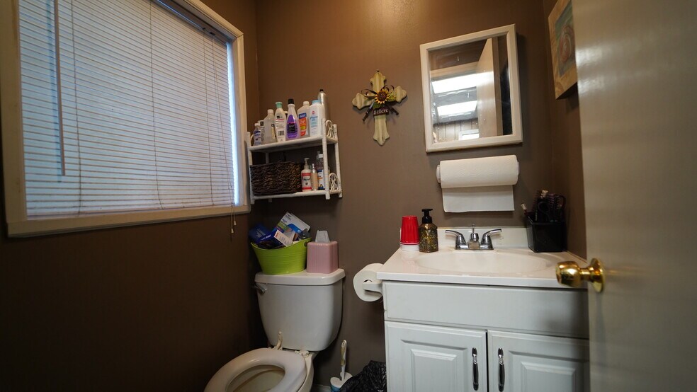 More Photos Of 477 Lytton St, Troutman Manufacturing For Sale