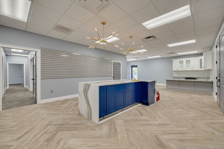 More Photos Of 440 Roberts Rd, Oldsmar Warehouse For Lease