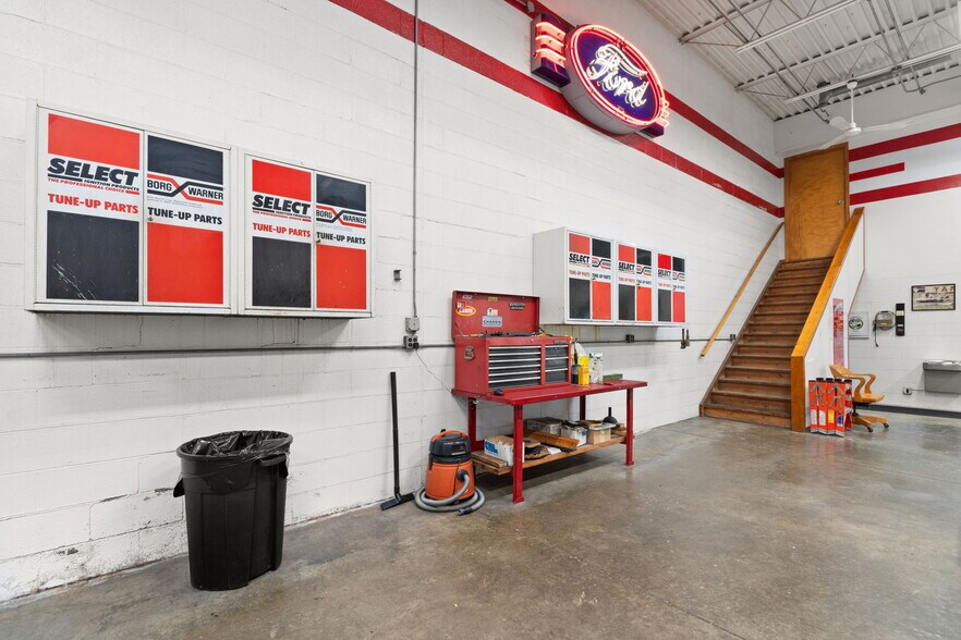 More Photos Of 21052 Van Born Rd, Dearborn Heights Warehouse For Sale