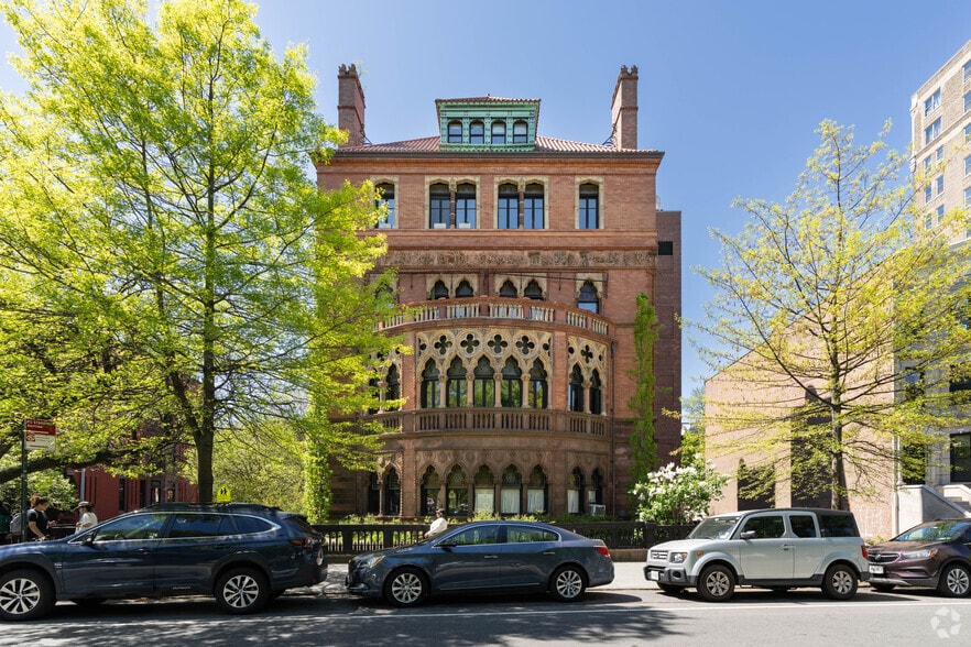 More Photos Of 25 8th Ave, Brooklyn Office For Sale